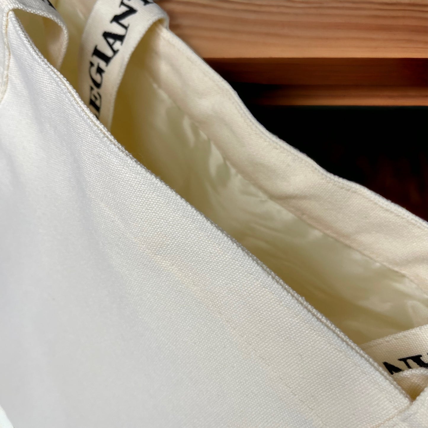 GENTLE GIANT TOTE BAG WITH PRINTS ON STRAP